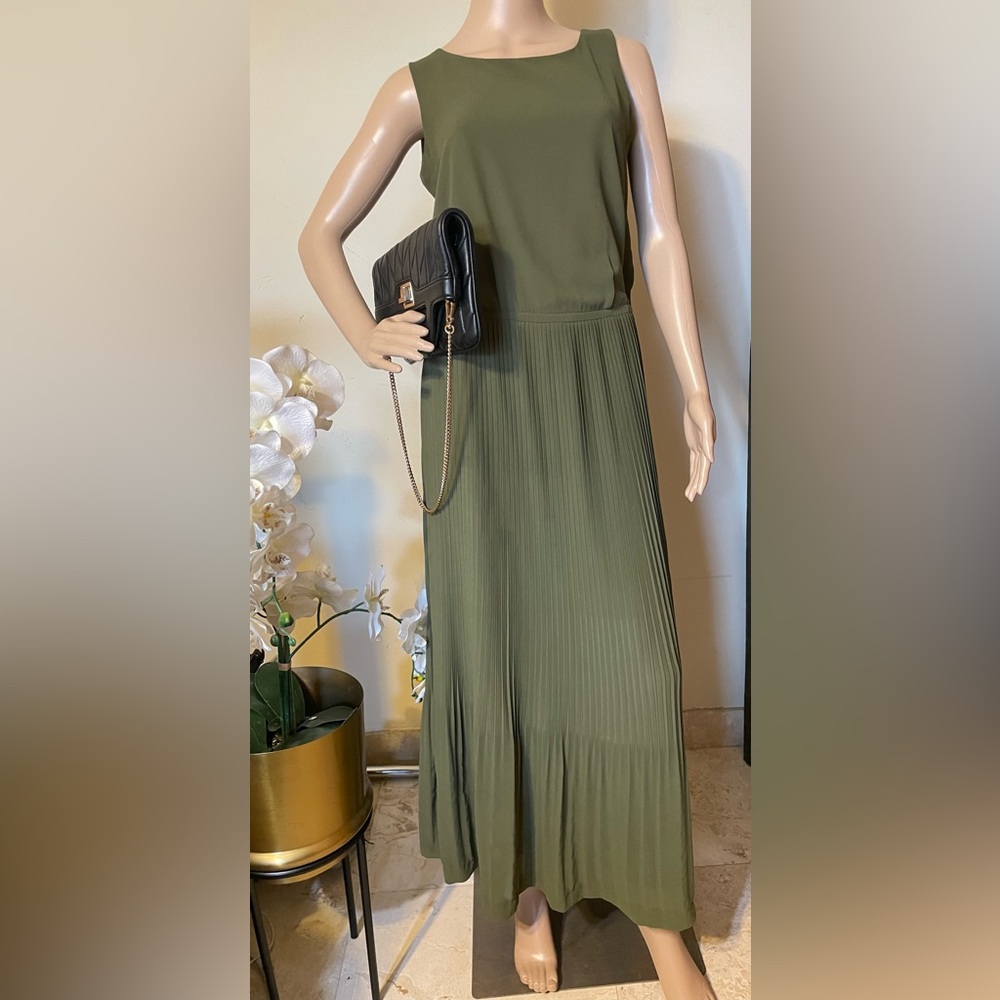 Elegant Olive Green Pleated Dress
